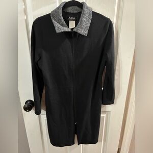 Women's Medium Jacket with Gray Collar